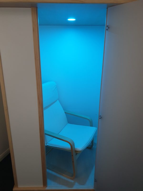 Salt booth full side panels with recliner - Opaque Door - Turquoise Light setting